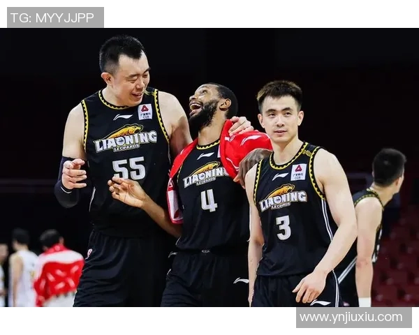 辽宁男篮捧起CBA总冠军奖杯，震撼夺冠十连冠王朝再现